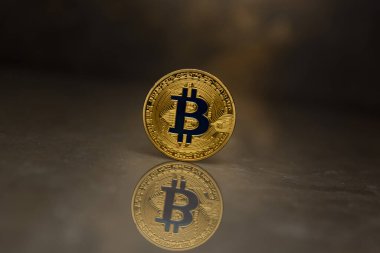 Bitcoin ayna arkaplanında duruyor