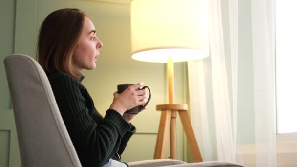 Portrait of woman holding cup and drinking tea or coffee — Stock Video