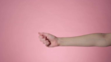 Kadın eli 0 'dan 5' e kadar sayıyor.