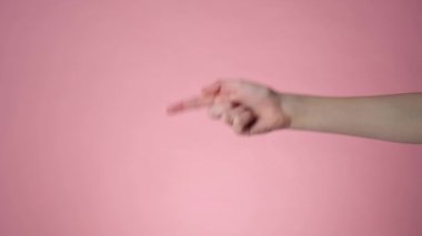 Birden beşe kadar el sayma hareketi.