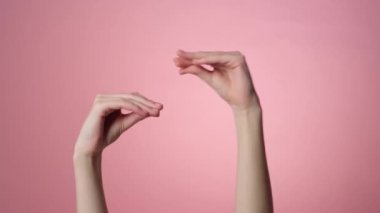 Kadın jest yapıyor, falan filan.