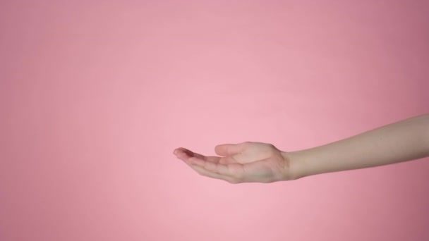 Feminino estendido mão cuped gesto — Vídeo de Stock