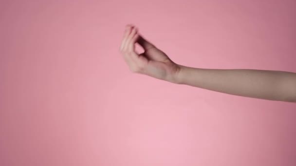 Italské gesto, prsty u sebe, třesoucí se — Stock video