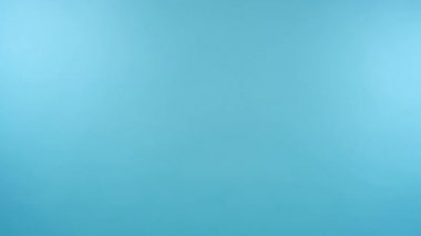 Mavi arka planda bla-bla-bla hareketi