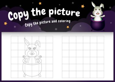 Cadılar Bayramı kostümünü kullanarak şirin bir tavşanla resim oyunu ve boyama sayfasını kopyala