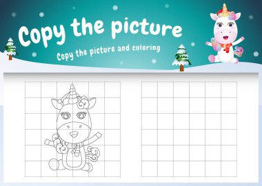 Noel kostümü giyen şirin bir tek boynuzlu at ile resim çocuk oyunu ve boyama sayfasını kopyala