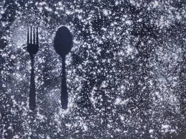 Çatal ve Kaşık Görüntü: Uçuşun Üzerinde, Siyah Zemin