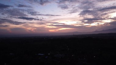 NATURAL GÜNEŞ GERÇEKLERİNİN DURUN Fotografları