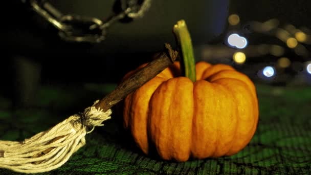 Grunge abóbora Halloween com no fundo escuro bokeh — Vídeo de Stock
