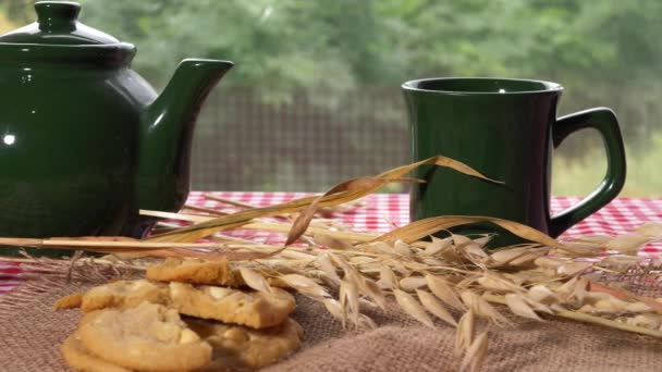 Tea and freshly baked cookies in kitchen window — Stock Video