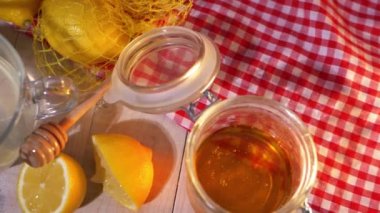 Soğuk algınlığı ve evde ballı ve limonlu grip ilacı 