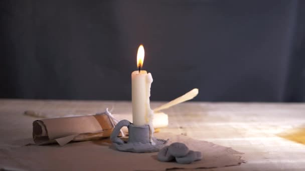 Ročníková svíčka s pergamenovým papírem 