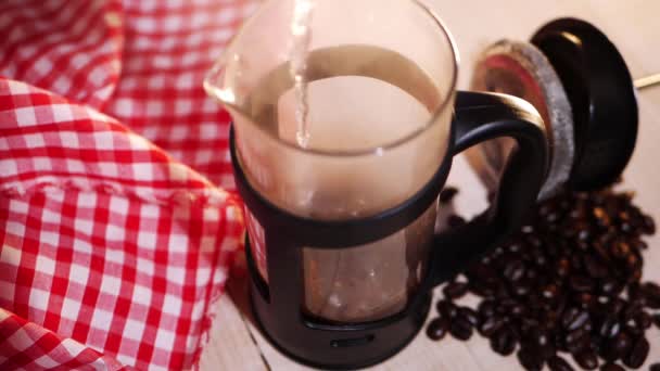 Προετοιμασία φρέσκου καφέ στην καφετέρια — Αρχείο Βίντεο