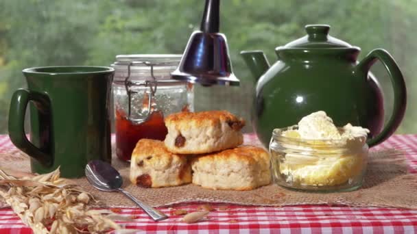Anglický srážený smetanový čaj je připraven — Stock video