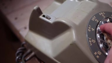 Vintage retro telefon numarası aranıyor 