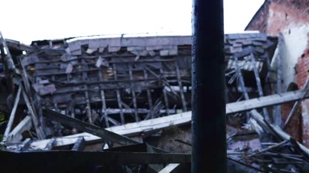 Forladte kollapsede bygning efter brand – Stock-video