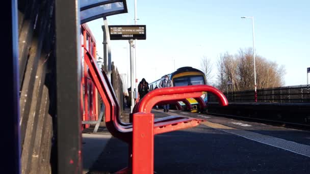 Passengers leaving the train on station platform — Stock Video