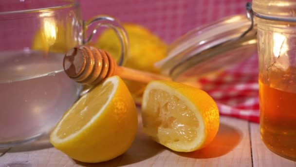 Ingredienti per bevanda alla limonata fatta in casa — Video Stock