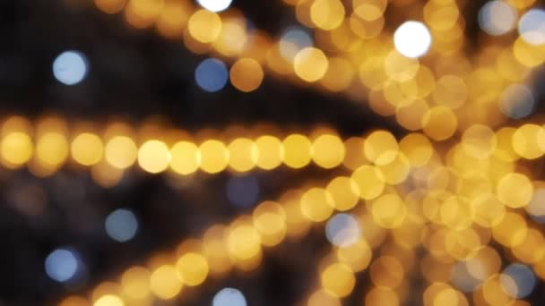 Золоті барвисті різдвяні прикраси вогні боке блимає постріл дефокусований — стокове відео