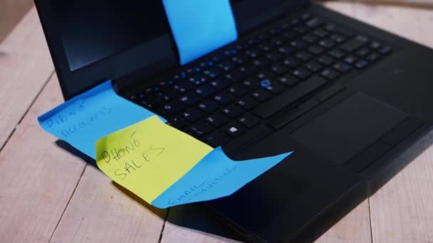 Laptop covered in notes and memos — Stock Video