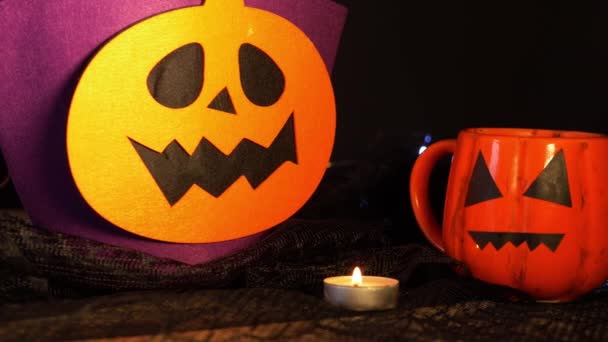 Bruxas fermentam com decorações de Halloween — Vídeo de Stock