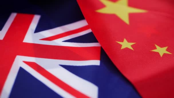 Kínai és Brit Unió Jack zászló háttér — Stock videók