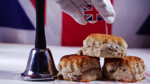 Anglické tradiční jídlo koláčky podávané — Stock video