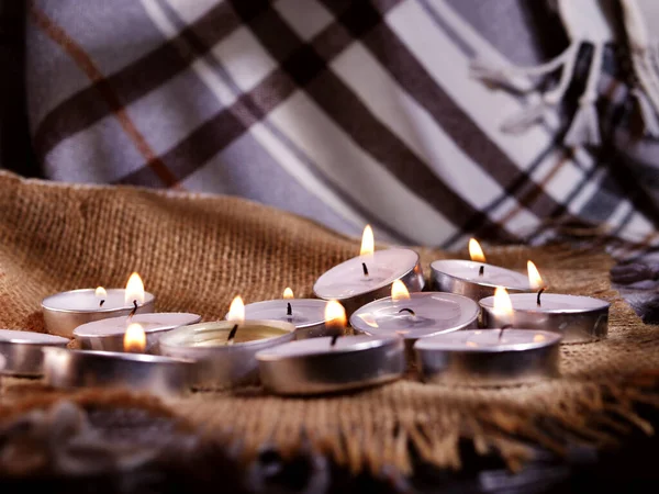 Meditatie scène met thee licht kaarsen medium shot — Stockfoto