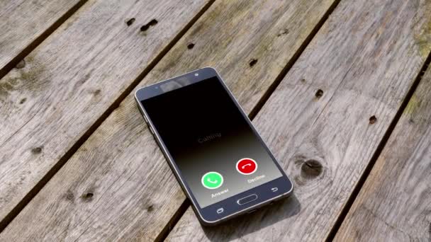 Cellphone with incoming call notification — Stock Video