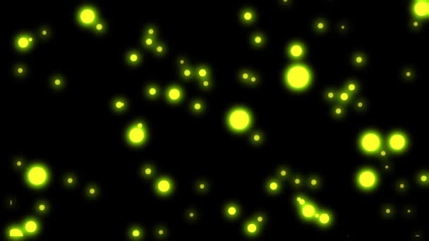 Gele Lichtbollen zwevend tegen zwarte lucht animatie — Stockvideo