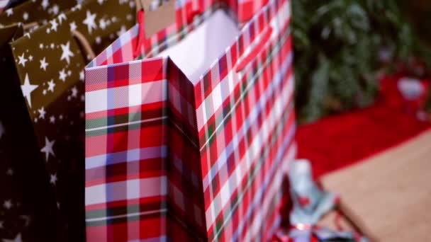 Різдвяні Подарункові Пакети Середній Ляльковий Постріл Повільний Вибірковий Фокус — стокове відео