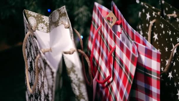 クリスマスギフトバッグミディアムドリーショットスローモーション選択フォーカス — ストック動画