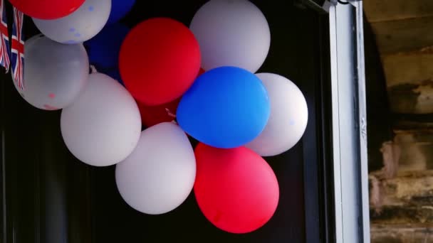 Union Jack British Flag Balloons Queen Jubilee Celebration Medium Shot — Vídeo de Stock