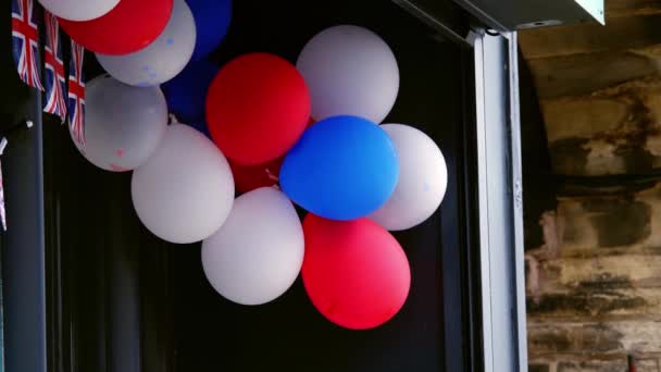 英国国旗气球庆祝女王诞辰中镜头背景4K选择性聚焦 — 图库视频影像