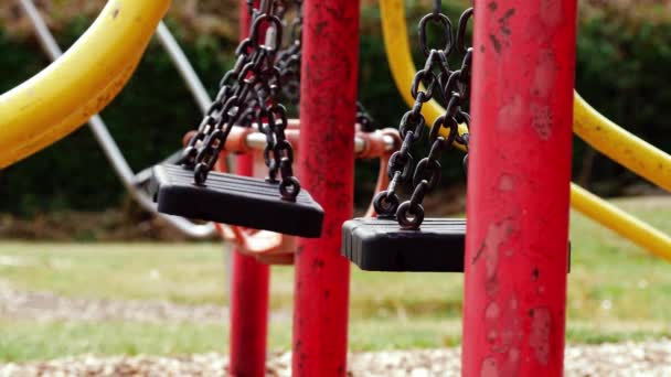 Empty Children Swings Urban Park Medium Slow Motion Shot Selective — Wideo stockowe