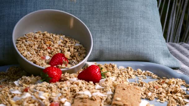 Granola Cereal Strawberries Breakfast Medium Shot Selective Focus — Vídeo de Stock