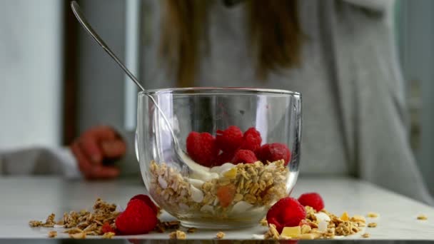 Making Granola Raspberries Healthy Breakfast Medium Shot Selective Focus — Stok Video