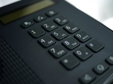 Ofis masası telefon rehberi ve bobin yakın çekim seçici odak