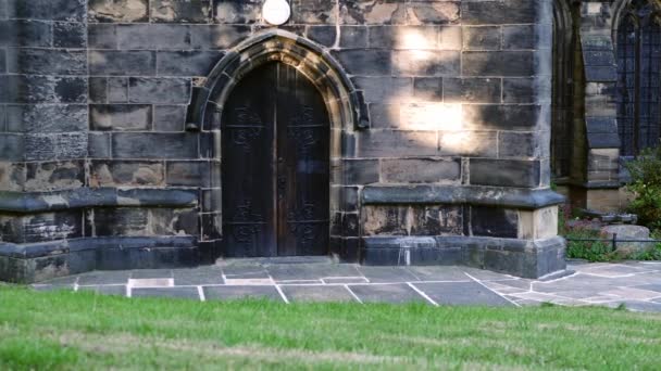 Old Stone Gothic Church England Wide Dolly Shot Selective Focus — Vídeos de Stock