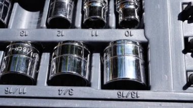 Onarım çalışmaları için araç kutusuna soket yerleştirildi. Ekran çekimini kapat ve seçici odakla