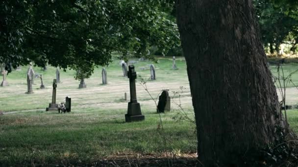 Church Graveyard English Church Summer Wide Reveal Dolly Shot Selective — Vídeo de Stock