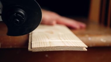 Tahta 4k 'lık atış için çok güçlü bir çoklu araç kullanarak seçici odak noktasını kapat