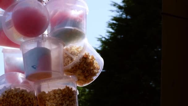 Popcorn Bucket Fairground Food Stall Close Medium Slow Motion Zoom — 图库视频影像