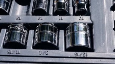 Onarım çalışmaları için araç kutusuna soket yerleştirildi. Ekran çekimini kapat ve seçici odakla