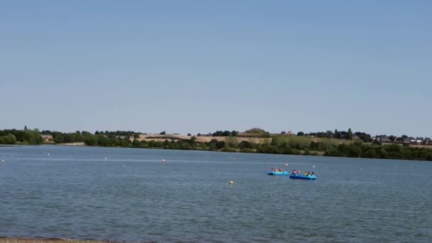 Tourists Enjoying Boat Trip Lake Wide Establishing Tilt Shot Slow — Vídeos de Stock