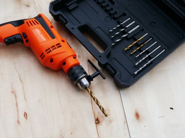 Orta ölçekli seçici odak için bitli elektrikli matkap