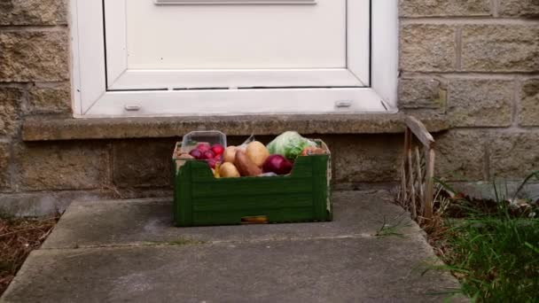 Pudełko Świeżych Warzyw Owoców Dostarczonych Domu Klienta Szeroki Dolly Zoom — Wideo stockowe