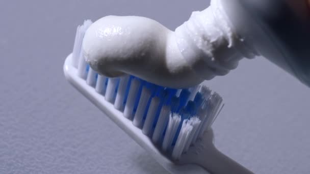 Πιέζοντας Οδοντόκρεμα Οδοντόβουρτσα Κλείστε Μακροεντολή Αργή Κίνηση Επιλεκτική Εστίαση — Αρχείο Βίντεο
