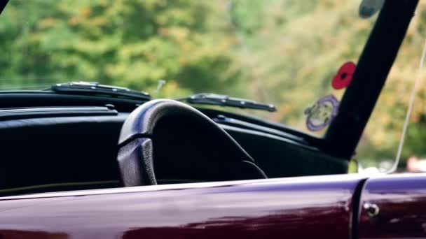 Klasik Araba Gösterge Paneli Orta Yakınlaştırmalı Çekim Seçici Odak Dewsbury — Stok video
