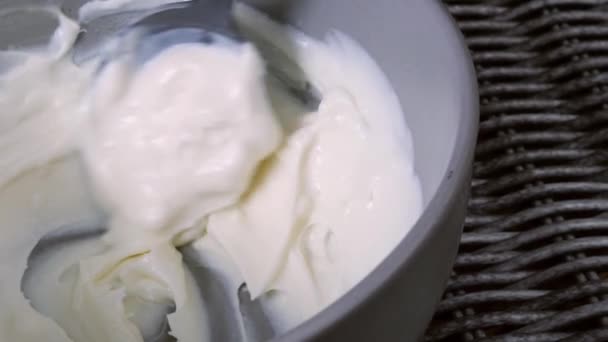 Кривавий Кремовий Товстий Грецький Йогурт Чаші Середній Постріл Масштабування Селективний — стокове відео